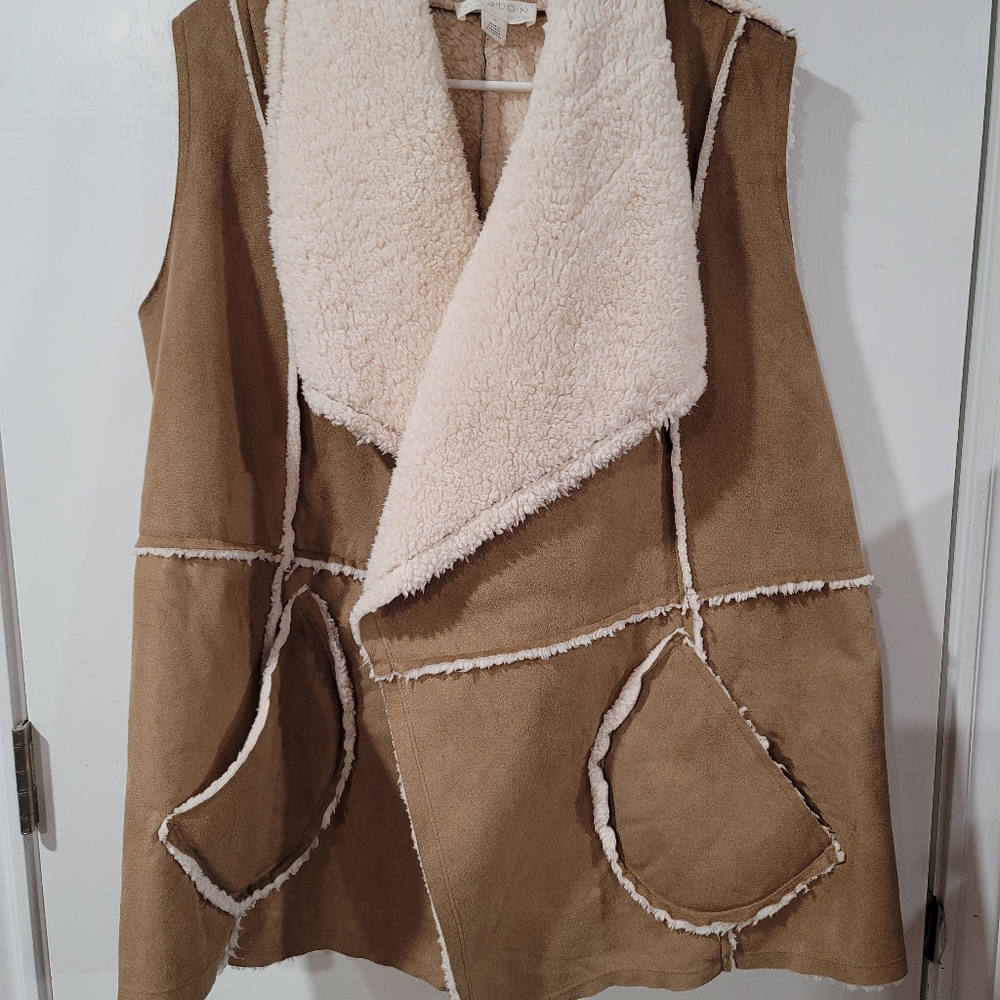 Caslon Vest